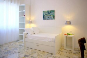 Deluxe Suite, Jetted Tub (Monet) | Living room | Flat-screen TV - Boite d'Esprit b&b de luxe (Corigliano-Rossano)