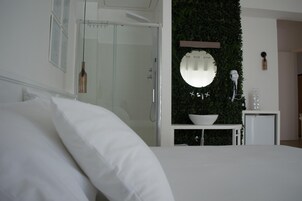 迷你吧、办公桌、遮光窗帘、免费 WiFi