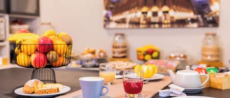 包含每日自助早餐