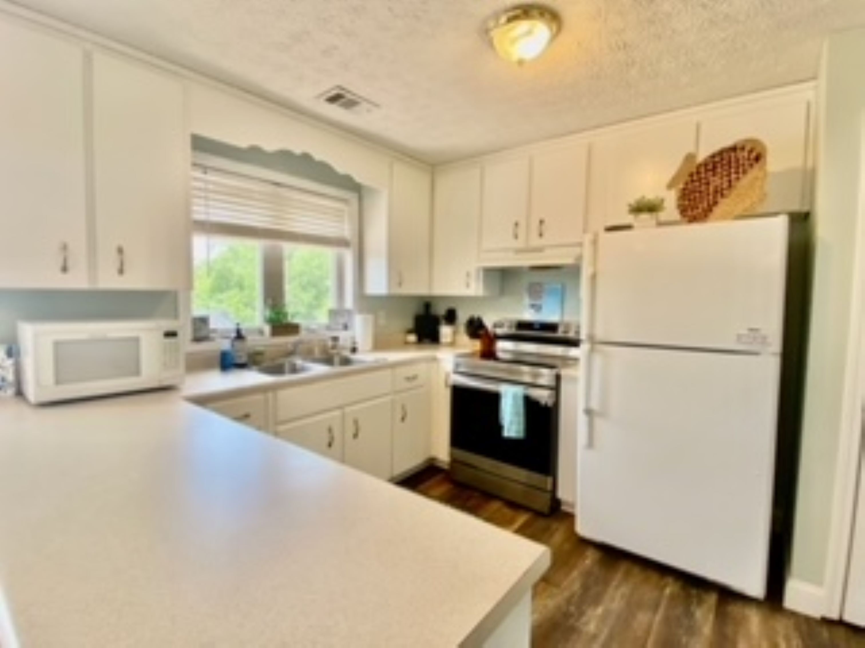 Serenity on Lake Sinclair 3bd 2bth Sleeps 11, Dock, Firepit, +On-Site Boat Ramp!