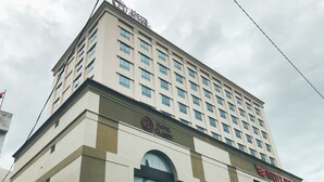 A multi-story hotel with a classic architectural design, featuring a prominent 'Hotel Classic' sign and a 'Westex Parade' sign on the lower level. - Classic Hotel Muar (Muar)
