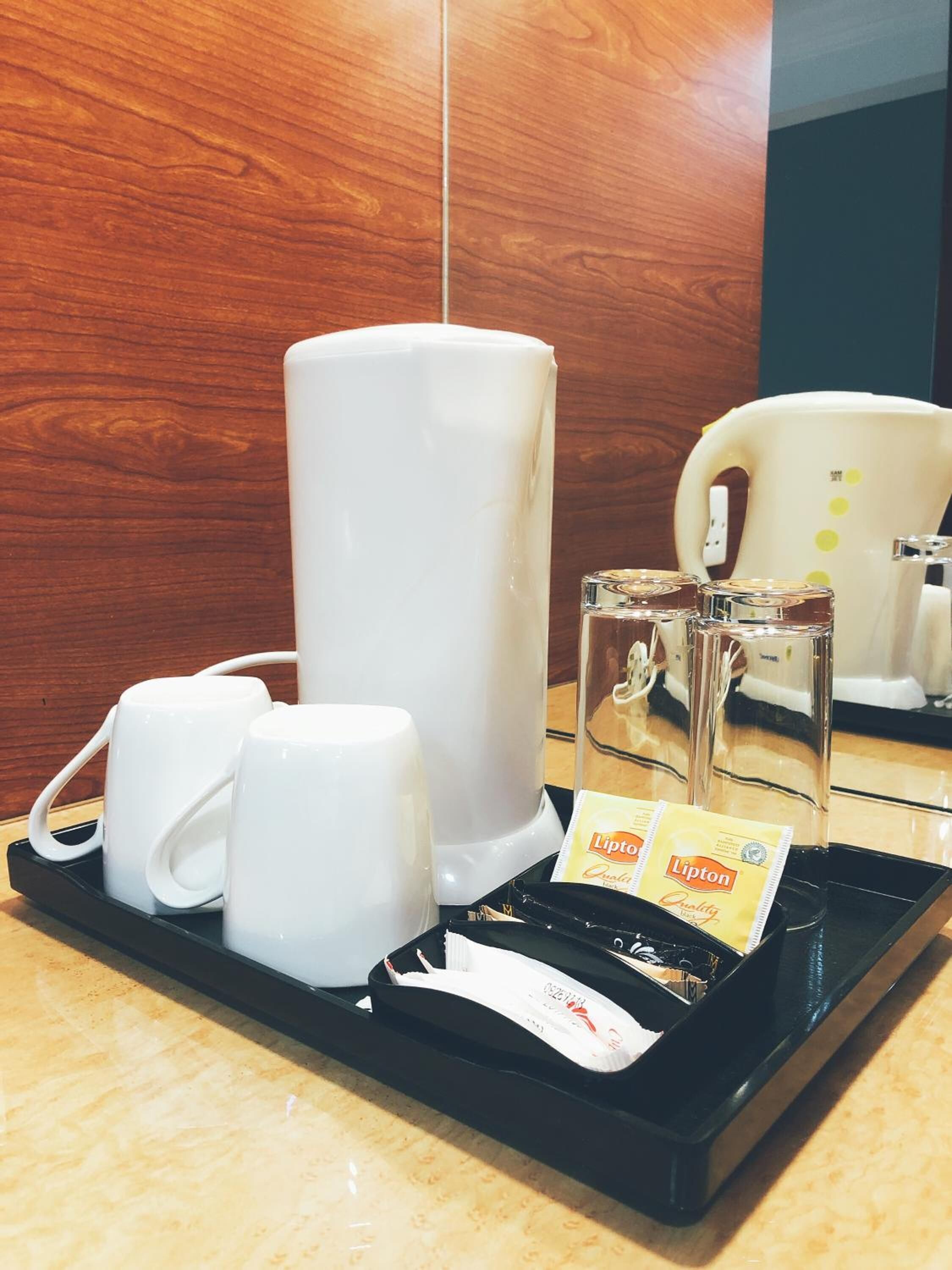 Coffee/tea maker, electric kettle