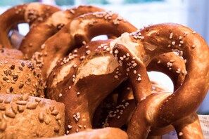 A close-up of pretzels with various toppings. - Gasthof Kampenwand Bernau (Bernau am Chiemsee)