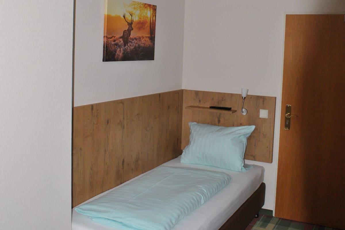 Single Room | Meja, Wi-fi percuma, cadar katil