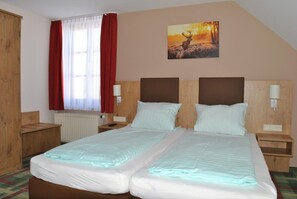 書桌、免費無線上網、床單