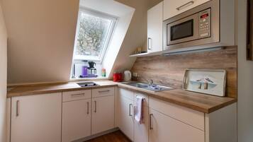 Apartment | Private kitchen | Full-sized fridge, microwave, oven, stovetop