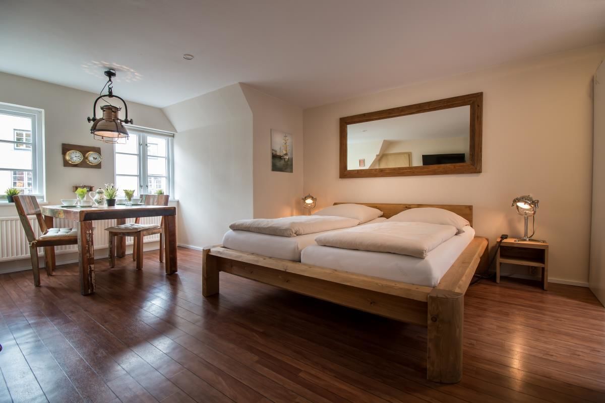 1 間臥室、熨斗/熨衣板、床單