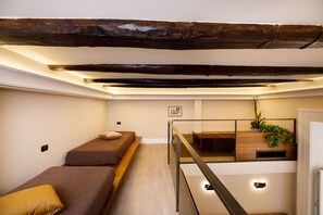 Sengetøy av topp kvalitet, memory foam-senger, minibar og safe på rommet