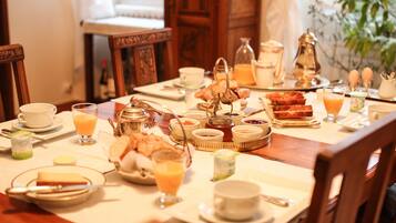 Free daily continental breakfast