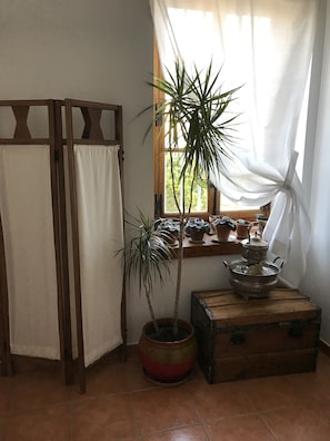 Double Room (Marronnier) | Dihias secara berasingan, dilengkapkan perabot secara berasingan 