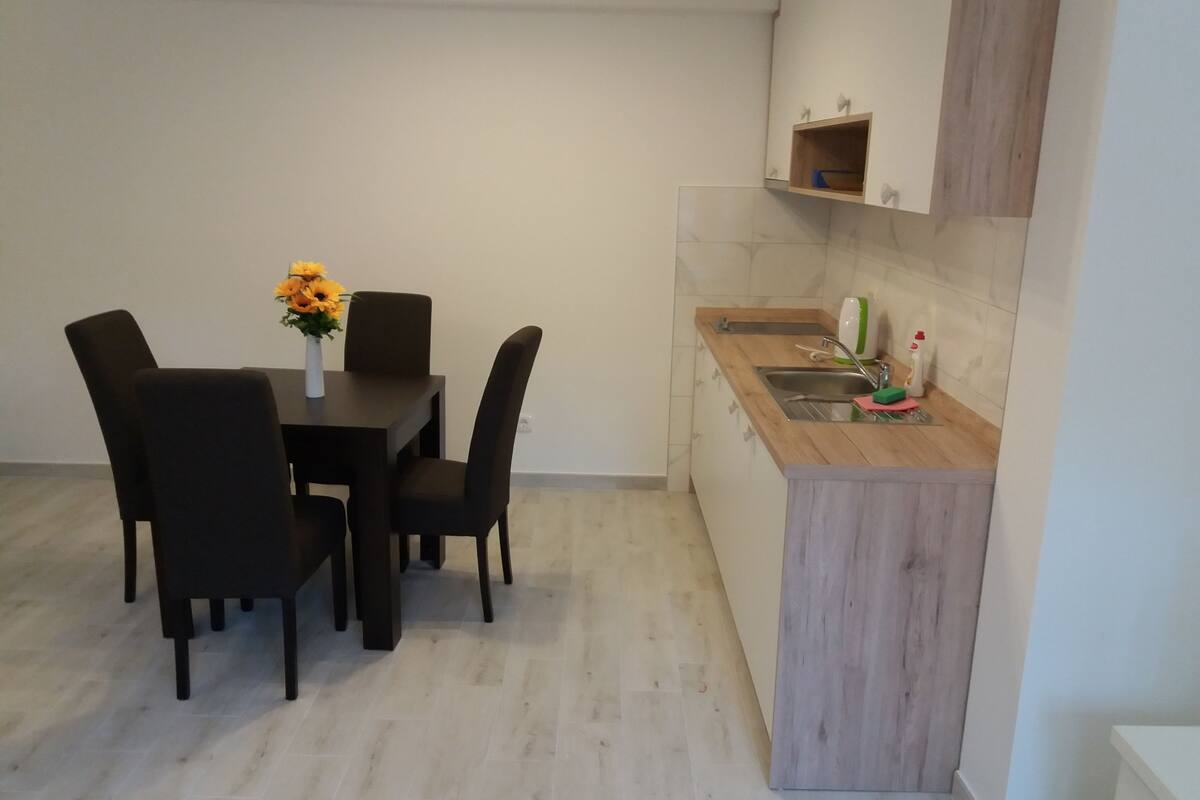 Classic Studio, Mountain View | Private kitchen | Fridge, oven, stovetop, dishwasher