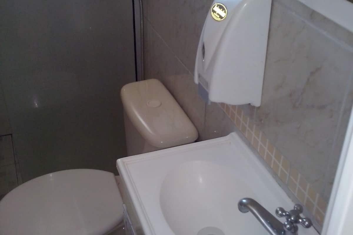 Chambre Double, non-fumeurs | Salle de bain | Douche, serviettes fournies