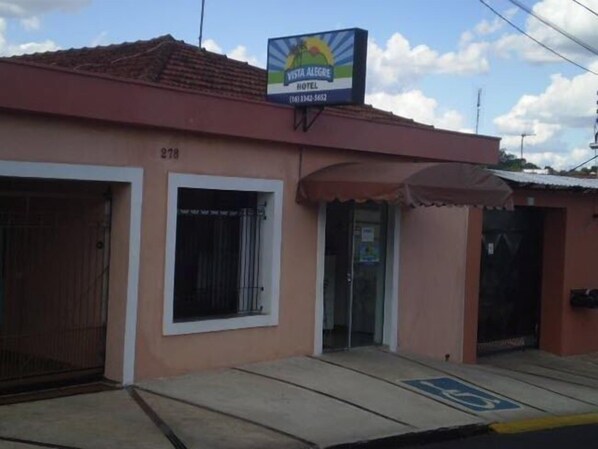 Fachada de la propiedad