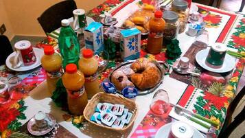 Petit déjeuner composé de spécialités régionales compris tous les jours