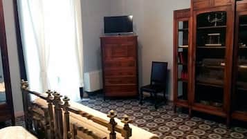 Chambre Quadruple, vue mer | Chambres insonorisées, lits bébé (gratuits), Wi-Fi gratuit