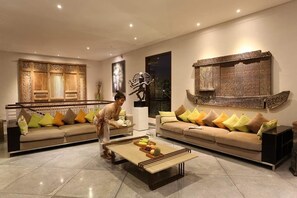 المنشأة من الداخل