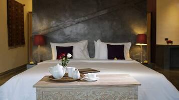 7 bedrooms, desk, iron/ironing board, WiFi