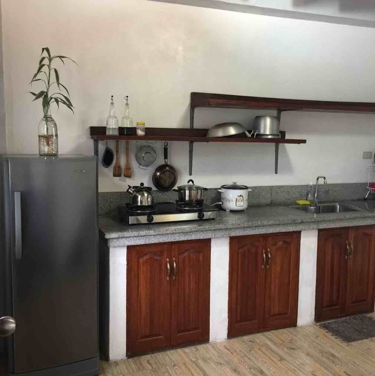 Stovetop, dishwasher, cookware/dishes/utensils, spices