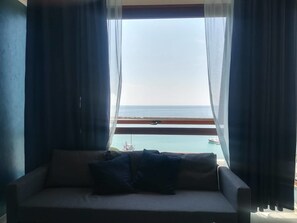 Luxury Quadruple Room | Living area | TV - Guest House Domus Cicerone (Formia)