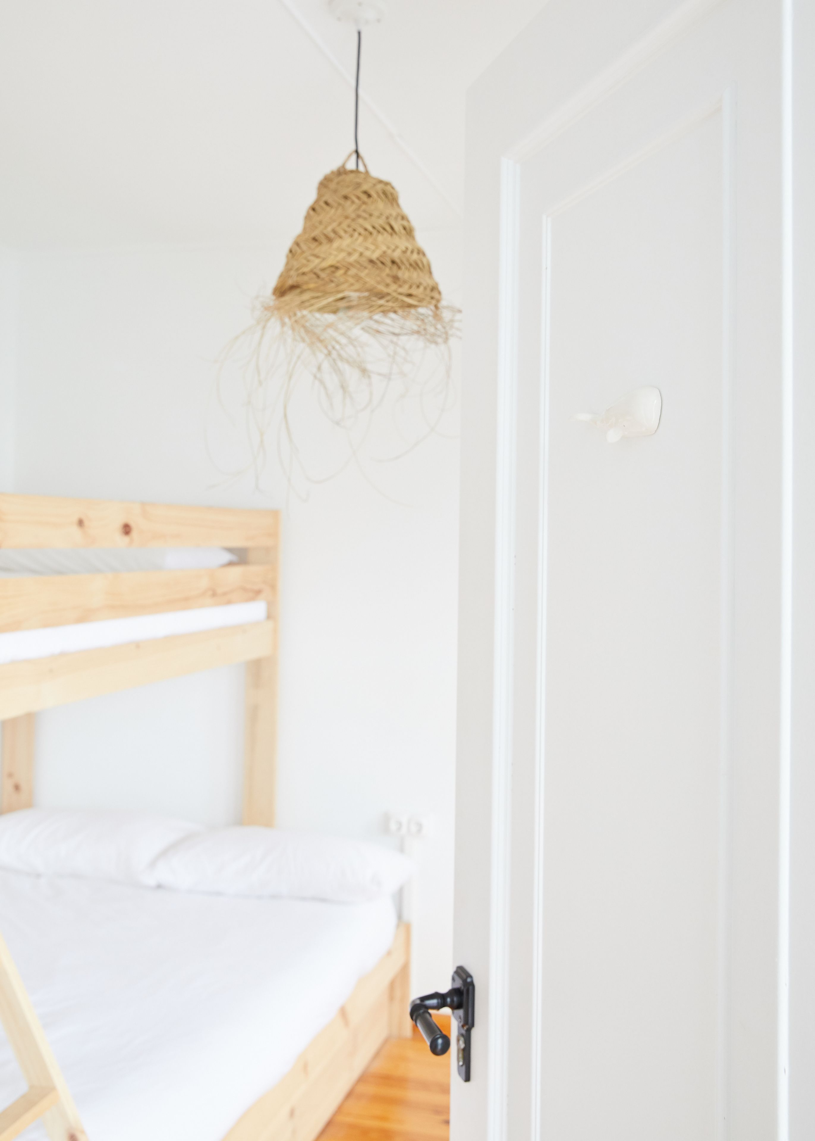 Dormitorio compartido familiar, baño compartido (1 bed in a 4-Bed Dormitory + Surf) | Cunas gratuitas, wifi gratis y acceso para silla de ruedas 