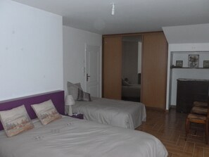Individually decorated, individually furnished, free WiFi, bed sheets - Chambres d'Hotes Bel Air (La Selle-Craonnaise)