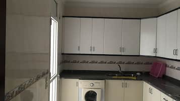 Apartemen, 2 kamar tidur, pemandangan kebun | Dapur pribadi | Lemari es besar, oven, kompor, dan peralatan masak/sendok-piring