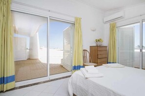 3 dormitorios, tabla de planchar con plancha, wifi gratis y ropa de cama