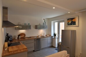 Leilighet (Kalle) | Eget kjøkken | Kjøleskap, mikrobølgeovn, ovn og kokeplater