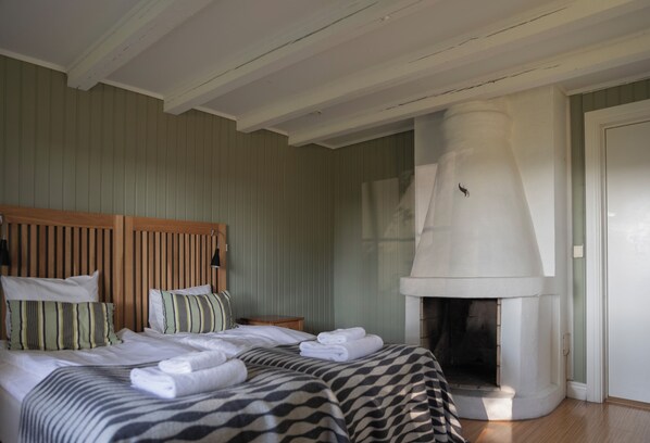 Traditional Cabin, Private Bathroom | 2 bedrooms, blackout drapes, free WiFi, bed sheets