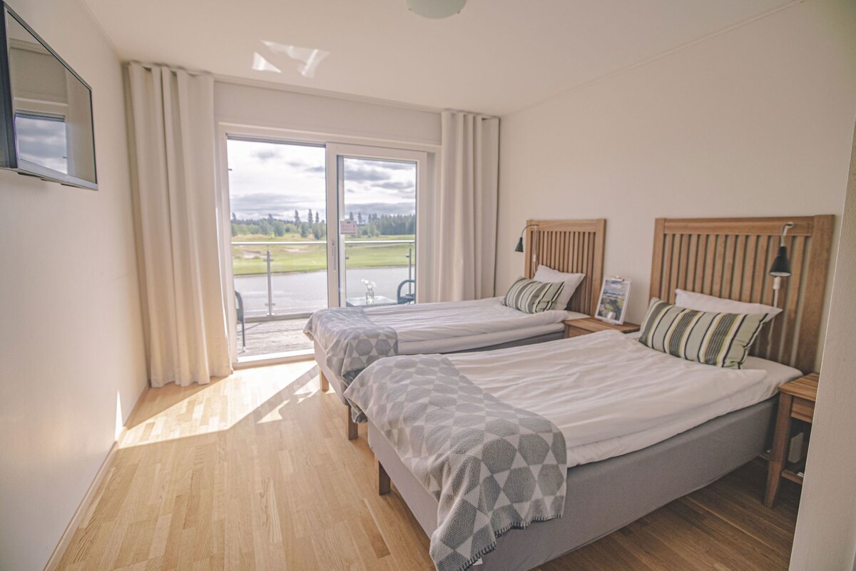 Blackout drapes, WiFi (free), bed sheets