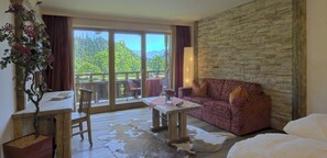 Familierom | Safe på rommet, individuelt dekorert, individuelt innredet og skrivebord