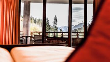 Caja de seguridad en la habitación y decoración personalizada