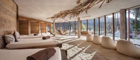 Espace de soins pour les couples, sauna, bain Ă remous, hammam