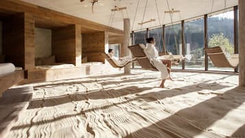 Couples treatment room(s), sauna, hot tub, steam room, body treatments