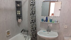 Apartment, 2 Bedrooms, Beach View | Bathroom | Shower, rainfall showerhead, towels - Arena Martil Balcony Apartment (Martil)