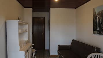 Dormitório compartilhado, em dormitório misto (1 bed in a 4-Bed Dormitory Room) | Sala de estar | TV de tela plana