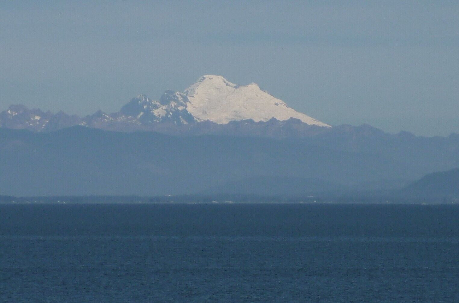 Bakerview Beach House-BEAUTIFUL OCEAN FRONT LIVING!