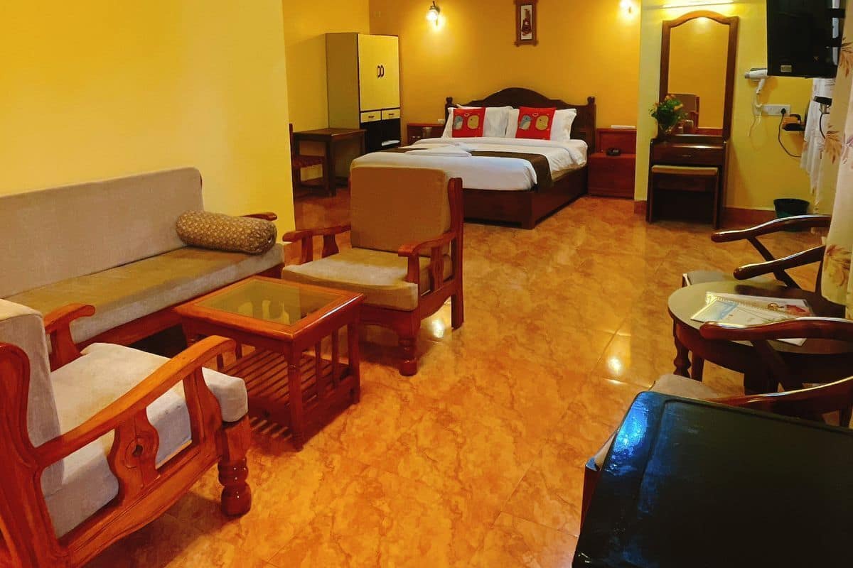 Deluxe Room, 1 King Bed, Non Smoking, Bathtub | Minibar, brankas, tirai kedap cahaya, dan Wi-Fi gratis