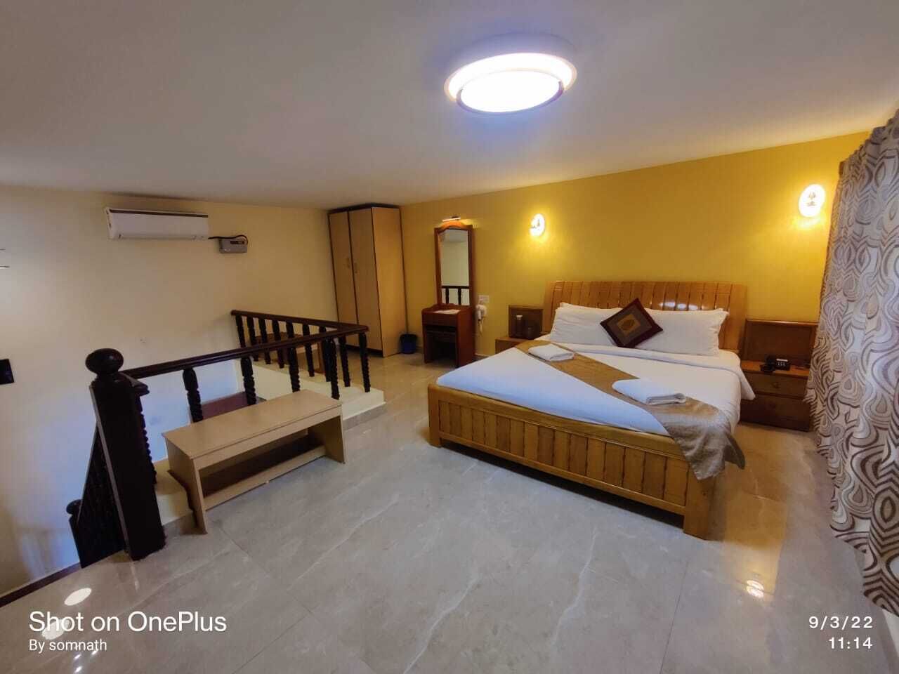 Standard Suite | Minibar, in-room safe, blackout drapes, rollaway beds