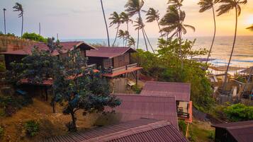 Alpehytte – standard, 1 queensize-seng, ikke-røyk, strandutsikt | Minibar, safe på rommet og blendingsgardiner