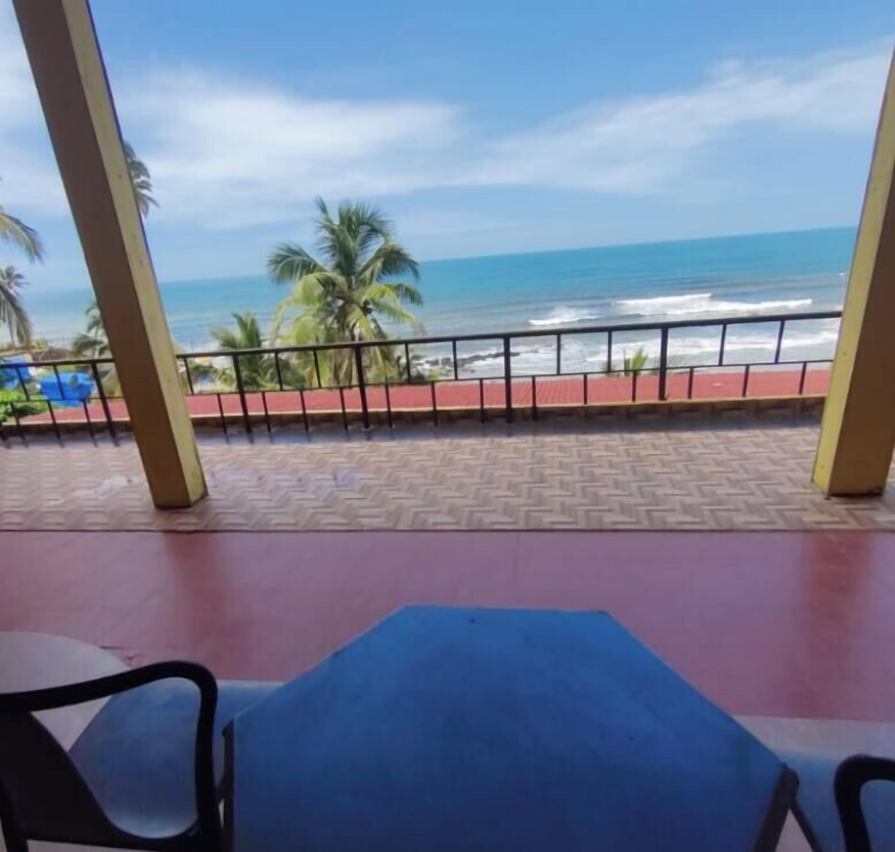 Standard Suite | Minibar, in-room safe, blackout drapes, rollaway beds