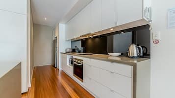 Apartment, 3 Bedrooms | Private kitchen | Full-size fridge, microwave, oven, stovetop