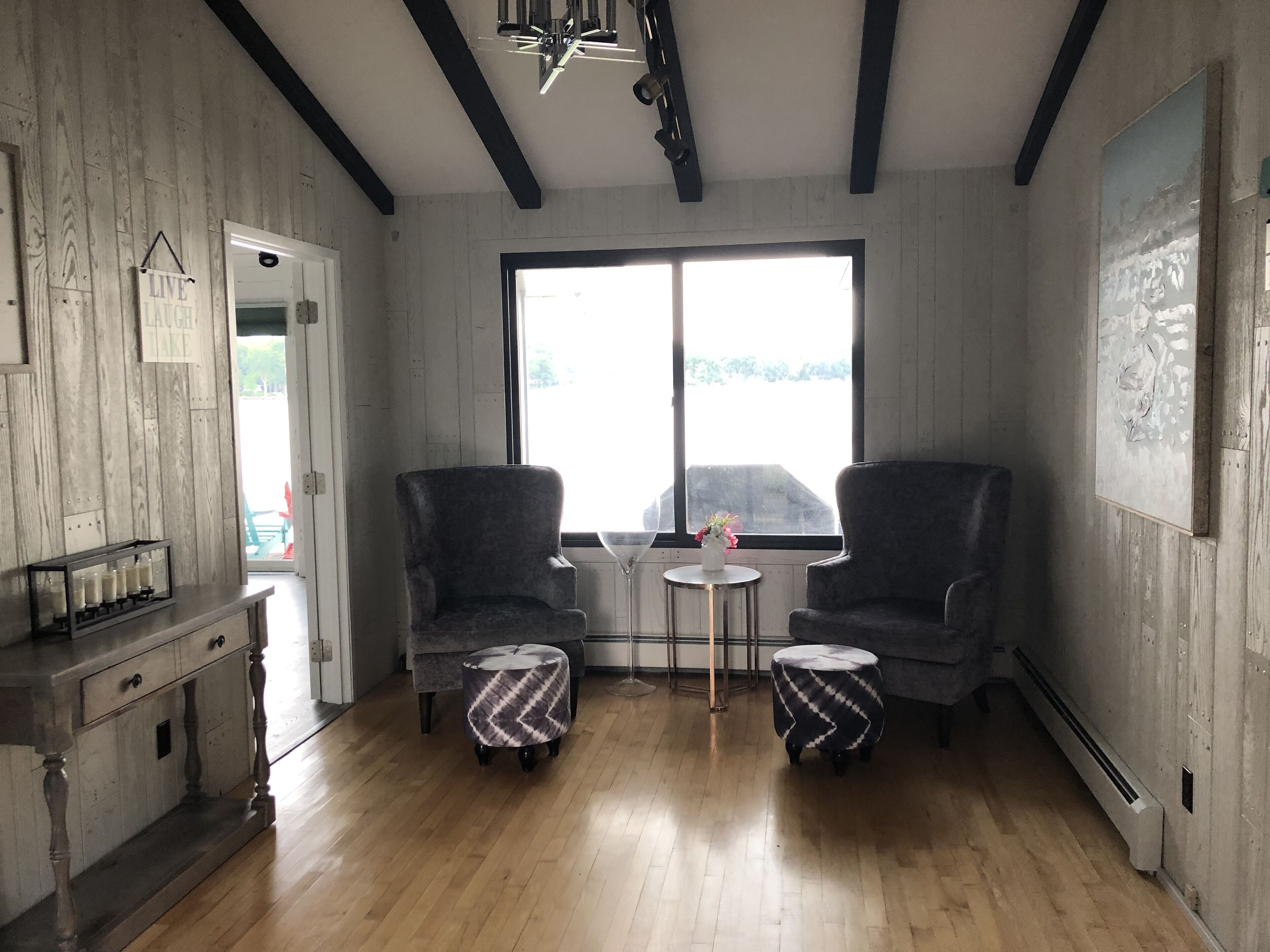 Beautiful views - 4 Bedroom Lakefront home on Lake Mary. 60 miles from Chicago. 