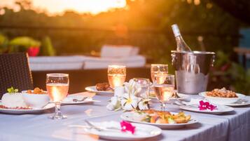 Breakfast, lunch and dinner served