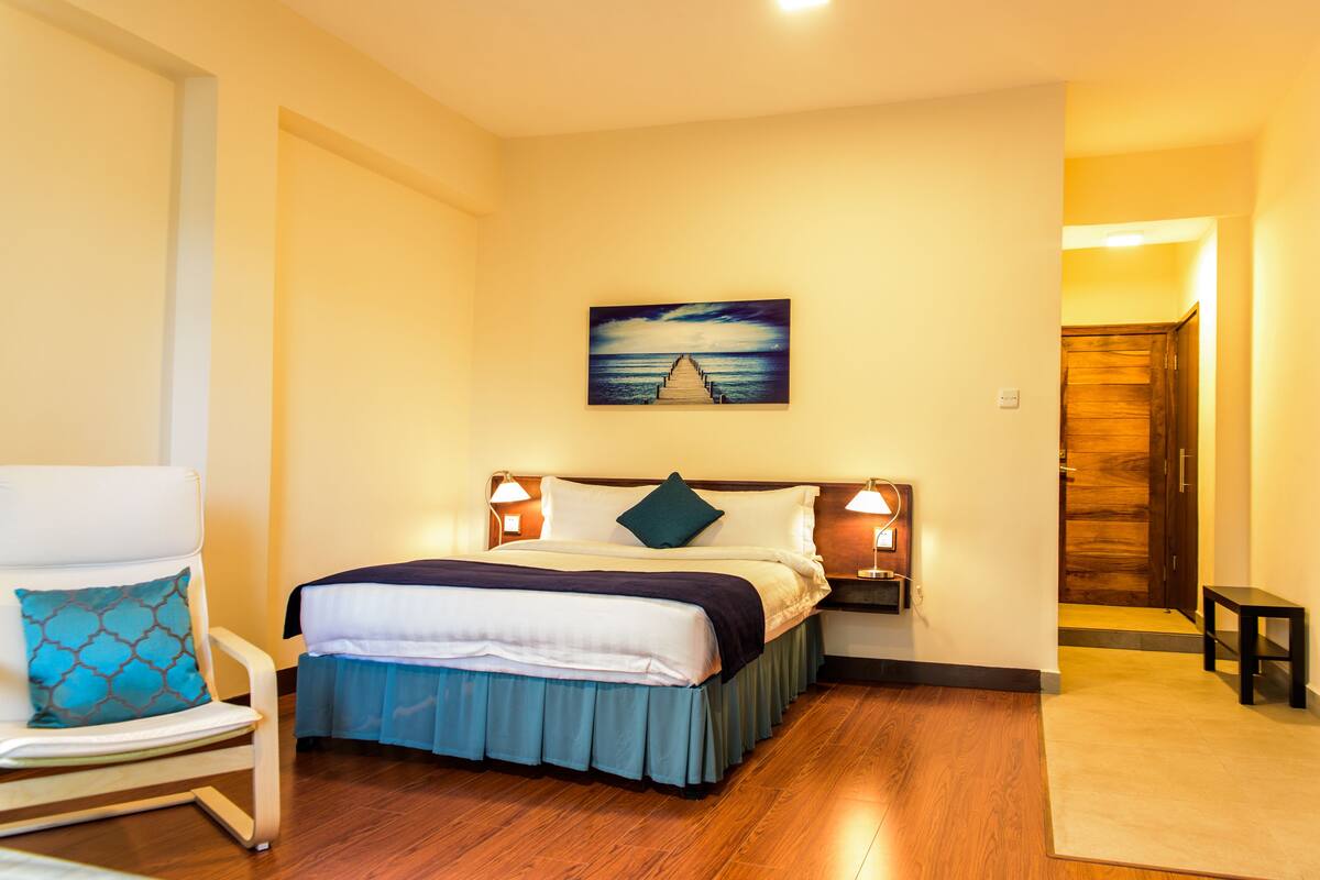 In-room safe, desk, blackout drapes, WiFi (free)