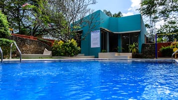 Outdoor pool, sun loungers