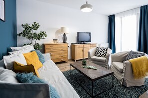 80–senttinen taulutelevisio, jossa kaapelikanavat