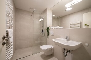 Standard-Studio, 1 Doppelbett oder 2 Einzelbetten | Badezimmer