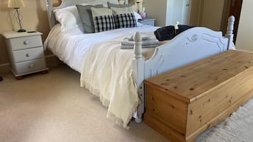 Chambre Double, salle de bains attenante (Charlton Room)