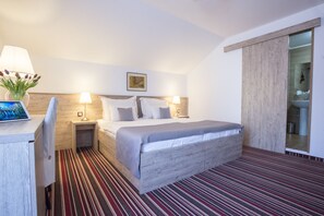 Double Room, Balcony | Minibar, in-room safe, individually furnished, desk